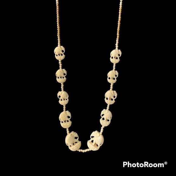 Vintage Elephants Carved Faux Ivory Necklace - Picture 2 of 7